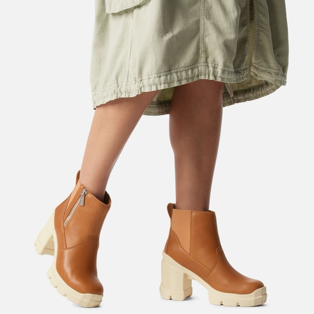 NWT Caribou™ X Heel Chelsea in Color Tawny Buff & Honey White